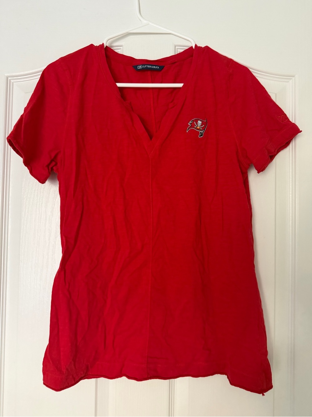 Cutter & Buck Tampa Bay Buccaneers Women’s Red V-Neck Short Sleeve Team Logo Tee